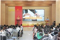 Đ/c Nguyễn Quang Vinh - Phó ban Tuyên giáo Thành ủy Vinh - báo cáo Hội nghị