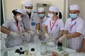 Sinh viên trường ĐHYK Vinh tích cực tham gia sản xuất nước sát khuẩn tay nhanh