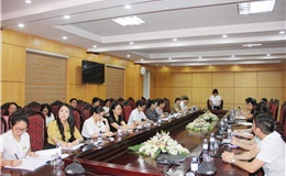 Đ/c Bí thư Đảng ủy Lê Thị Thanh Tám - điều hành Hội nghị