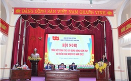 Đ/c Ngô Thị Hường - Ủy viên BTV, Trưởng ban Tổ chức Thành ủy Vinh - phát biểu chỉ đạo tại hội nghị