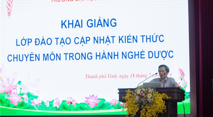 PGS.TS. Cao Trường Sinh - P.hiệu trưởng, Giám đốc Bệnh viện trường ĐHYK Vinh - phát biểu tại buổi lễ