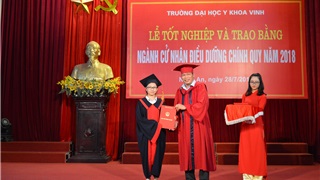 Lễ tốt nghiệp và trao bằng ngành Cử nhân Đại học Điều dưỡng năm 2018