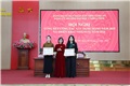 Bí thư Đảng ủy, Chủ tịch Hội đồng trường Lê Thị Thanh Tâm tặng Giấy khen cho Chi bộ đạt danh hiệu Hoàn thành xuất sắc nhiệm vụ tiêu biểu năm 2025