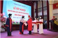 PGS.TS. Nguyễn Cảnh Phú - Bí thư Đảng ủy, Hiệu trưởng nhà trường - trao bằng tốt nghiệp cho các tân BSCKI tốt nghiệp loại Giỏi