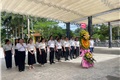 Đoàn công tác dâng hoa tại Nghĩa trang Liệt sĩ quốc tế Việt – Lào (Ảnh: Đức Dương)
