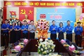 Lãnh đạo trường Đại học Y khoa Vinh tặng hoa chúc mừng Tỉnh đoàn