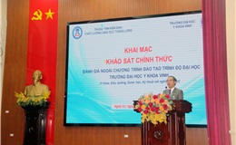 TS. Phạm Minh Đàm - Thành viên đoàn - công bố chương trình làm việc của đoàn chuyên gia đánh giá ngoài