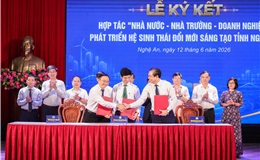 Lãnh đạo "3 nhà" bắt tay ký kết thành công