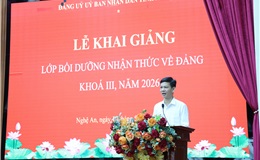 Đồng chí Nguyễn Quốc Đạt - UV BCH, P.Trưởng ban Tuyên giáo và Dân vận Đảng ủy UBND tỉnh Nghệ An, trưởng ban tổ chức lớp học - phát biểu tại buổi lễ