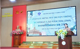 Đại diện lưu sinh viên Lào phát biểu tại buổi lễ