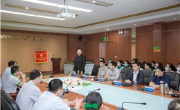 TS. Nguyễn Quốc Đạt - P. Hiệu trưởng nhà trường - phát biểu tại buổi lễ