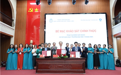 Đại diện các bên ký kết biên bản hoàn thành đợt khảo sát chính thức
