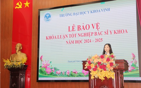 Đại diện sinh viên Nguyễn Thu Uyên phát biểu tại lễ khai mạc