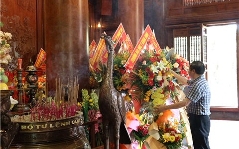 Y khoa Vinh hướng về làng Sen quê Bác