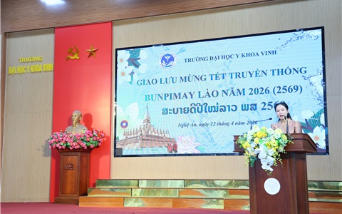 Đại diện lưu sinh viên Lào phát biểu tại buổi lễ