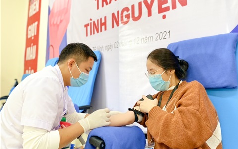 Sinh viên Y khoa Vinh tham gia hiến máu tình nguyện