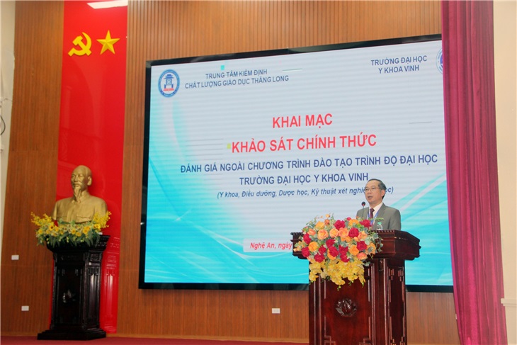 TS. Phạm Minh Đàm - Thành viên đoàn - công bố chương trình làm việc của đoàn chuyên gia đánh giá ngoài