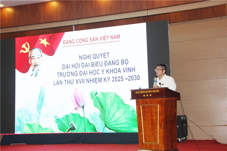 TS. Ngô Trí Hiệp - Báo cáo viên, Đảng ủy viên, Trưởng phòng QLKH&HTQT - báo cáo quán triệt nội dung Nghị quyết và Chương trình hành động