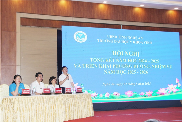 PGS.TS. Nguyễn Văn Tuấn - Hiệu trưởng, Giám đốc Bệnh viện trường - điều hành Hội nghị