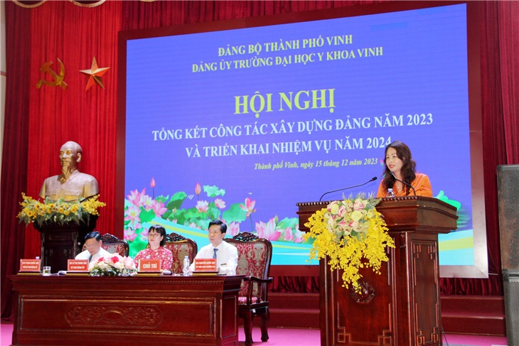 Đ/c Trần Thị Hồng - phó trưởng ban Tuyên giáo - phát biểu chỉ đạo Hội nghị