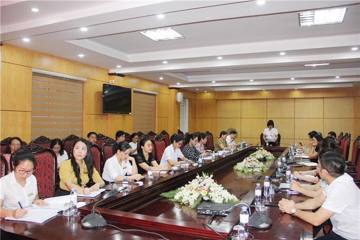 Đ/c Bí thư Đảng ủy Lê Thị Thanh Tám - điều hành Hội nghị