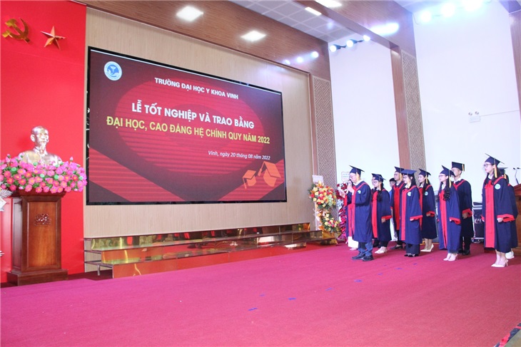 Tân bác sỹ, tân cử nhân đọc lời thề Hippocrates