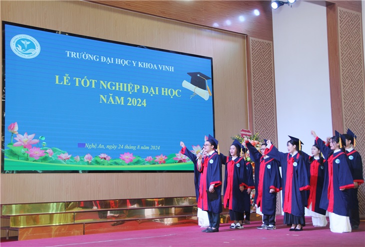 Sinh viên đọc lời thề Hippocrate