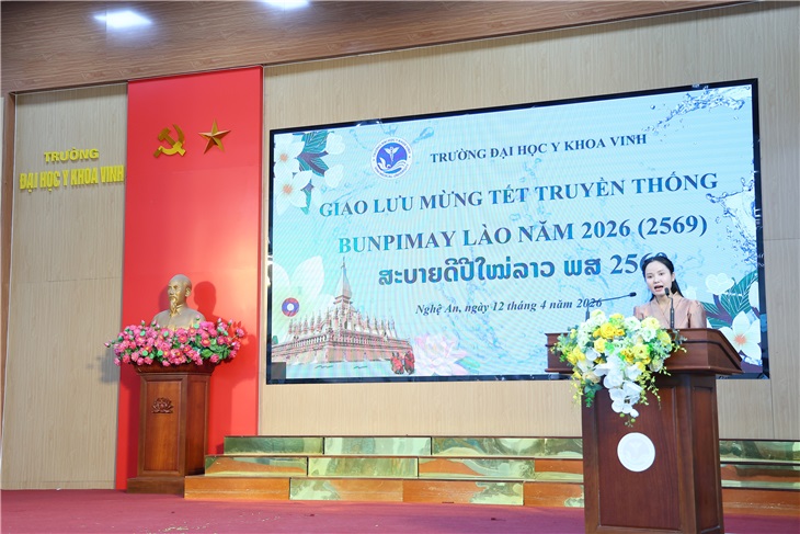 Đại diện lưu sinh viên Lào phát biểu tại buổi lễ