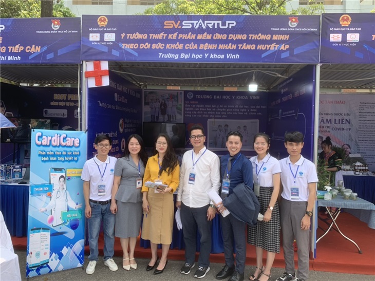 Gian hàng ĐHYK Vinh tại Ngày hội Khởi nghiệp
