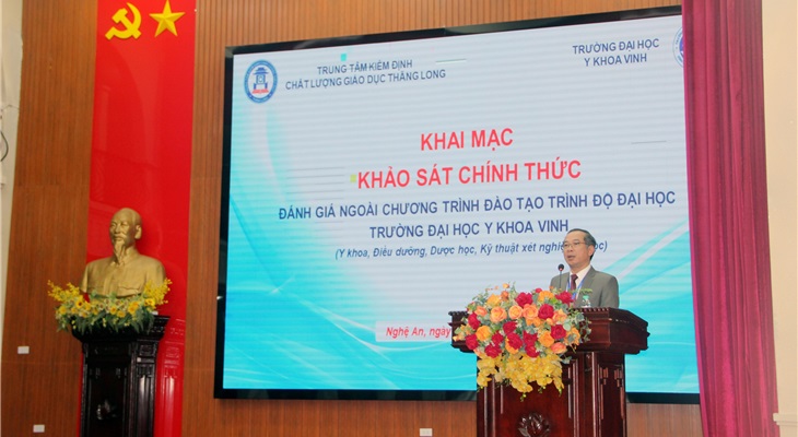 TS. Phạm Minh Đàm - Thành viên đoàn - công bố chương trình làm việc của đoàn chuyên gia đánh giá ngoài