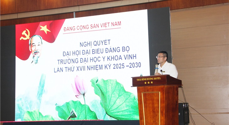 TS. Ngô Trí Hiệp - Báo cáo viên, Đảng ủy viên, Trưởng phòng QLKH&HTQT - báo cáo quán triệt nội dung Nghị quyết và Chương trình hành động