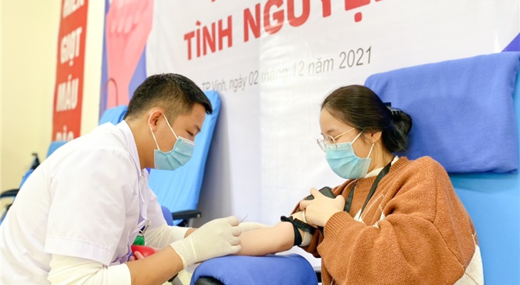 Sinh viên Y khoa Vinh tham gia hiến máu tình nguyện
